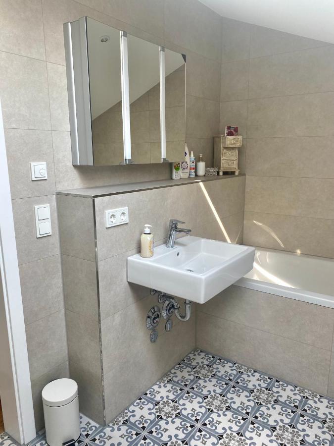 Sonniges Dg Apartment Nahe Bahnhof In Гмунд ам Тегернзее Екстериор снимка